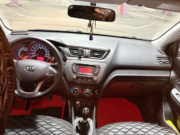 2014 Kia Rio 6-speed III, чёрный, 750000 рублей - вид 10