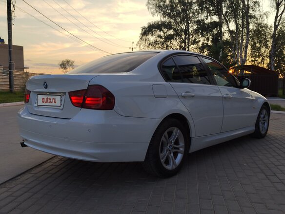2011 BMW 3 серии 318i V (E90/E91/E92/E93) Рестайлинг, белый, 1480000 рублей - вид 5