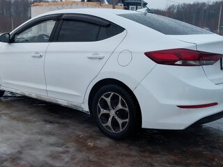 2017 Hyundai Elantra VI (AD), белый, 800000 рублей, вид 3