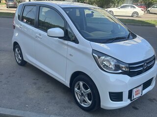 2017 Mitsubishi eK Wagon III Рестайлинг, белый, 730000 рублей, вид 3