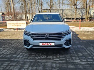 2019 Volkswagen Touareg III, белый, 4500000 рублей, вид 1
