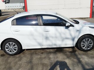 2020 Kia Rio IV, белый, 1100050 рублей, вид 4