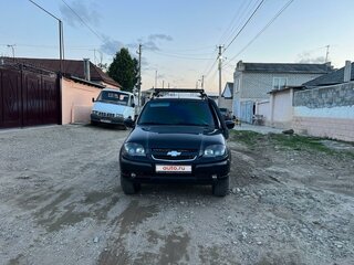 2017 Chevrolet Niva I Рестайлинг, чёрный, 900000 рублей, вид 2