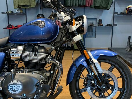 2025 Royal Enfield Super Meteor, синий, 755000 рублей, вид 2