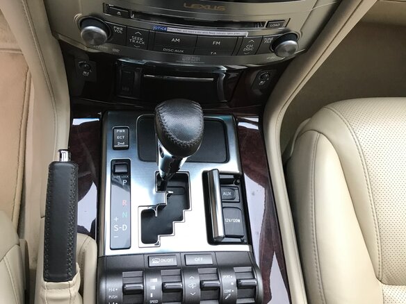 2008 Lexus LX 570 III, белый - вид 12