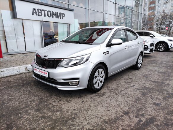 2016 Kia Rio III Рестайлинг, серебристый