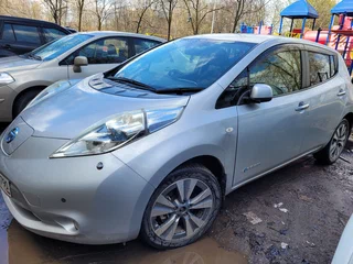 2012 Nissan Leaf I (ZE0/AZE0), серебристый, 840000 рублей, вид 1
