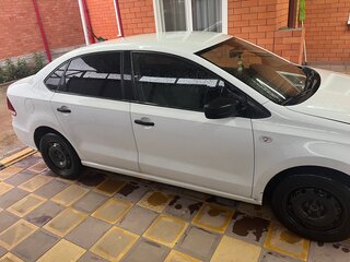 2017 Volkswagen Polo V Рестайлинг, белый, 900000 рублей, вид 4