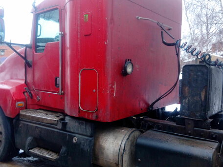 2003 Kenworth T600, красный, 1200000 рублей, вид 5