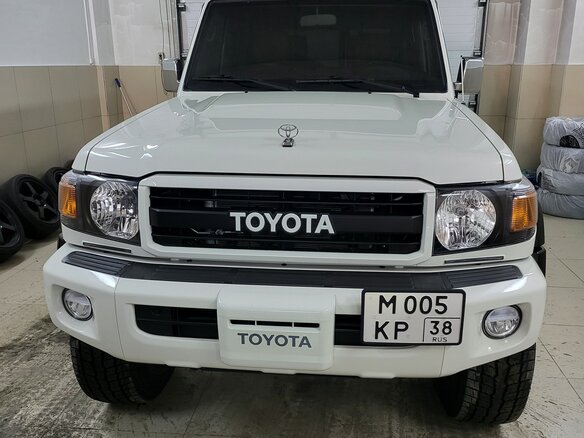 2022 Toyota Land Cruiser 71 70 Series Рестайлинг 1, белый, 7350000 рублей - вид 2