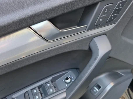 2023 Audi Q5 40 TDI II (FY) Рестайлинг, чёрный, 4990000 рублей, вид 5