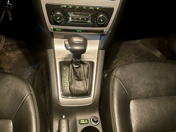 2012 Skoda Octavia II (A5) Рестайлинг, белый, 1050000 рублей - вид 27