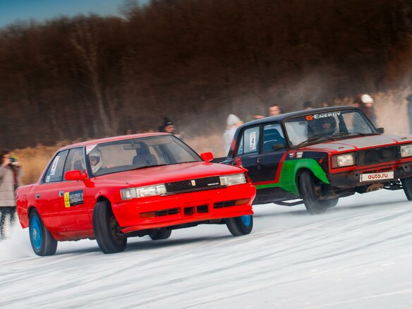 1990 Toyota Chaser IV (X80), красный, 420000 рублей