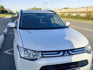 2014 Mitsubishi Outlander III Рестайлинг, белый, 2000000 рублей, вид 1
