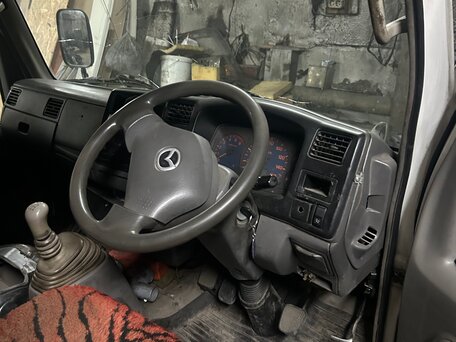 2001 Mazda Titan, белый, 400000 рублей, вид 4