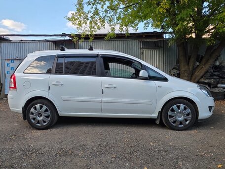 2014 Opel Zafira B Рестайлинг, белый, 620000 рублей, вид 4