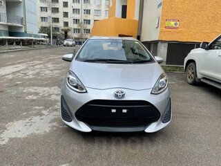 2018 Toyota Aqua I Рестайлинг 2, серый, 1050000 рублей, вид 1