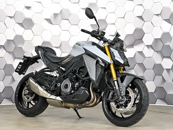 2022 Suzuki GSX-S 1000, серый, 1099000 рублей