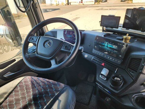 2021 Mercedes-Benz Actros, белый, 7500000 рублей - вид 2