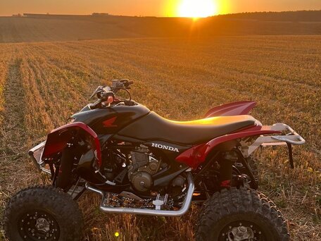 2012 Honda TRX 700, красный, 1499999 рублей, вид 3