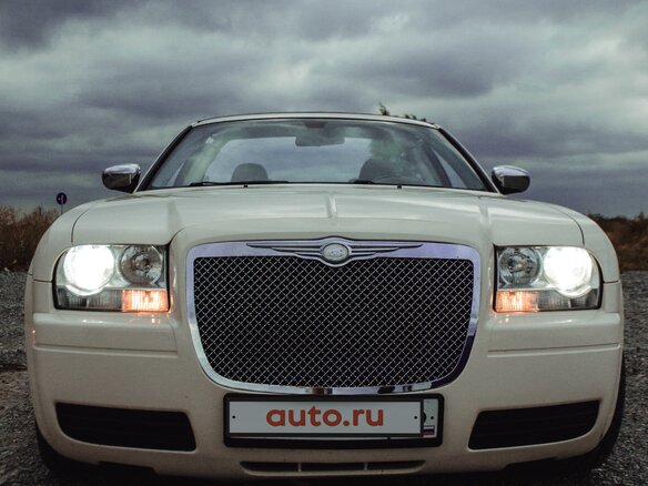2007 Chrysler 300C I, бежевый