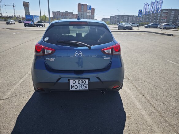 2017 Mazda Demio IV (DJ), синий, 1300000 рублей - вид 2