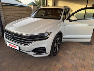 2021 Volkswagen Touareg III, белый, 5800000 рублей, вид 2