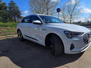 2021 Audi e-tron 55 I, белый, 6000000 рублей, вид 3