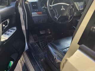 2008 Mitsubishi Pajero IV, бежевый, 1600000 рублей, вид 3