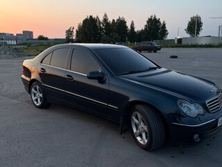 2004 Mercedes-Benz C-Класс 200 II (W203) Рестайлинг, синий, 780000 рублей, вид 4
