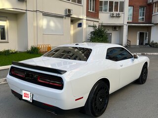 2022 Dodge Challenger III Рестайлинг 2, белый, 6300000 рублей, вид 1