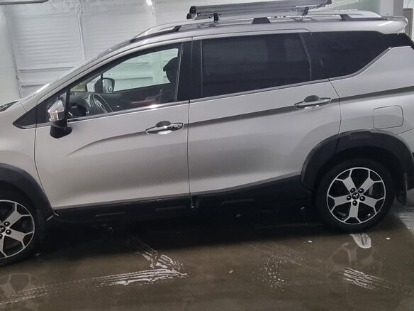 2023 Mitsubishi Xpander Cross I, серый, 2800000 рублей - вид 4
