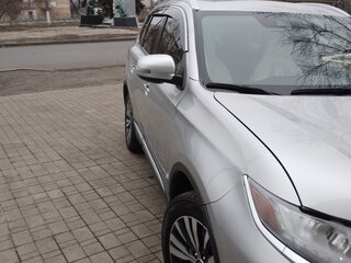 2020 Mitsubishi Outlander III Рестайлинг 3, серый, 2800000 рублей, вид 4