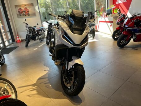 2022 Honda NT1100, белый, 1750000 рублей, вид 5