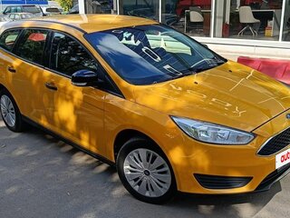 2016 Ford Focus III Рестайлинг, жёлтый, 700000 рублей, вид 3