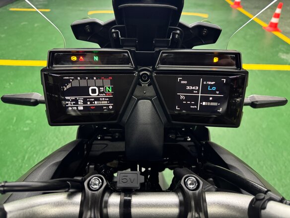 2022 Yamaha MT-09 Tracer (FJ-09), серый, 1325000 рублей - вид 13