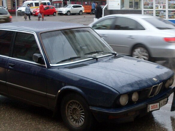 1981 BMW 5 серии 528i II (E28), синий