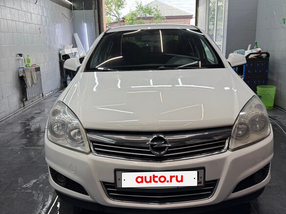 2011 Opel Astra H Рестайлинг, белый, 600000 рублей