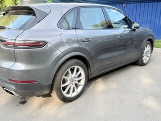 2021 Porsche Cayenne III, серый, 6800000 рублей, вид 3