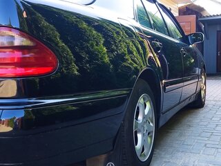 2001 Mercedes-Benz E-Класс 220 II (W210, S210) Рестайлинг, чёрный, 669463 рублей, вид 5