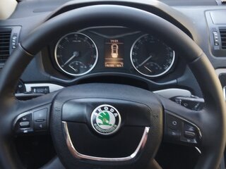 2011 Skoda Octavia II (A5) Рестайлинг, чёрный, 999000 рублей, вид 3