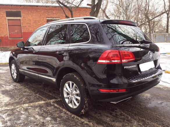 2014 Volkswagen Touareg II, чёрный - вид 3