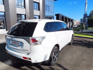 2013 Mitsubishi Outlander III, белый, 1250000 рублей, вид 3