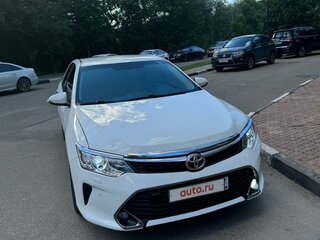 2016 Toyota Camry VII (XV50) Рестайлинг, белый, 1900000 рублей, вид 2