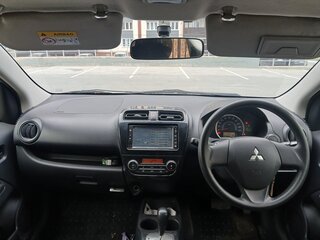 2013 Mitsubishi Mirage VI, серебристый, 675000 рублей, вид 2