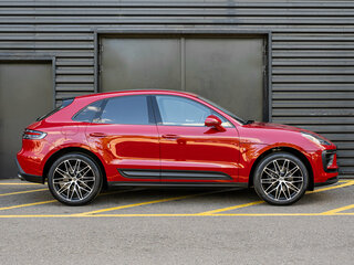 2025 Porsche Macan I Рестайлинг 2, красный, 12300000 рублей, вид 3