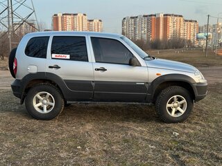 2010 Chevrolet Niva I Рестайлинг, серебристый, 750000 рублей, вид 4