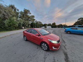 2013 Kia Rio 4-speed III, красный, 799000 рублей, вид 3
