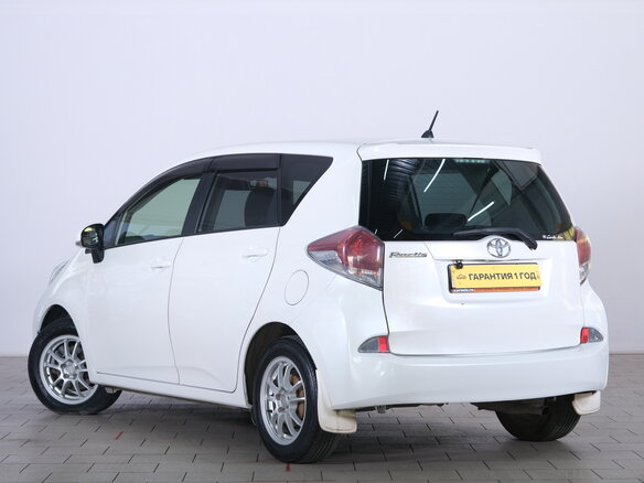 2015 Toyota Ractis II, белый - вид 3