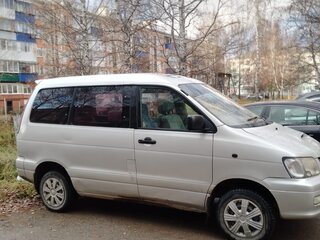 1999 Toyota Town Ace Noah III, серый, 670000 рублей, вид 3